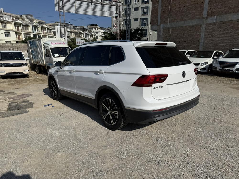 Volkswagen Tiguan L