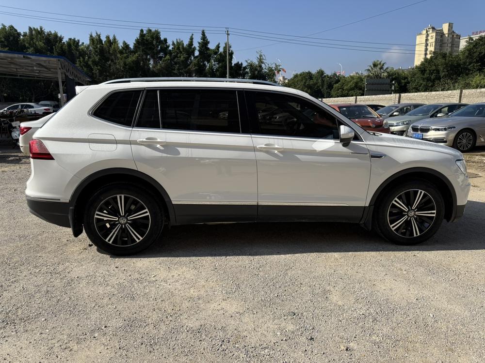 Volkswagen Tiguan L