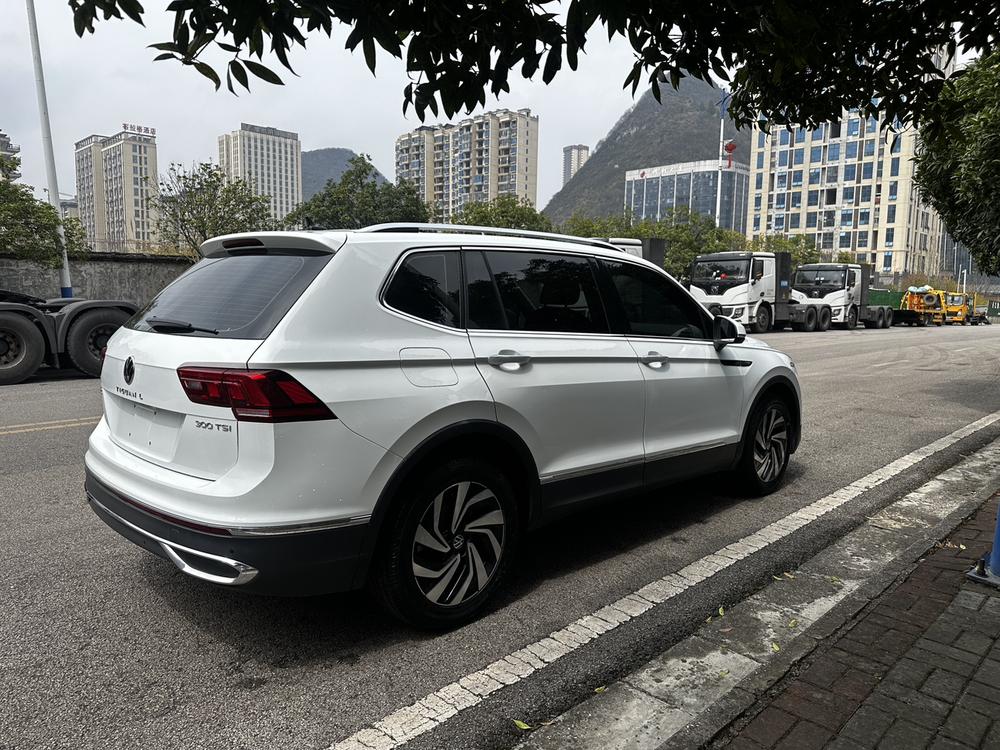 Volkswagen Tiguan L