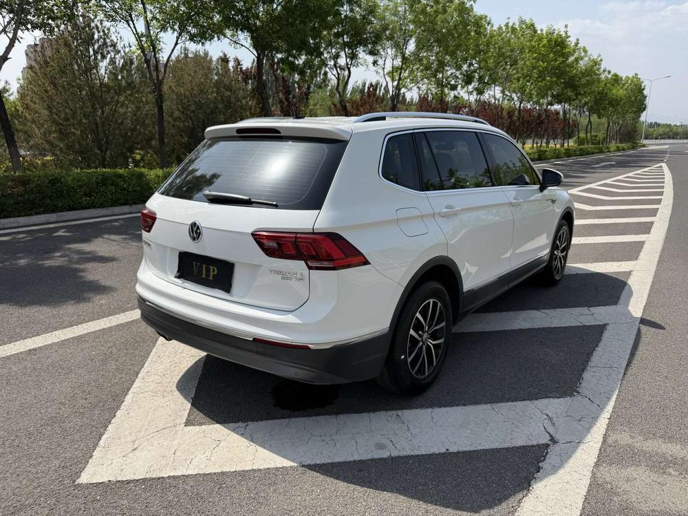 Volkswagen Tiguan L
