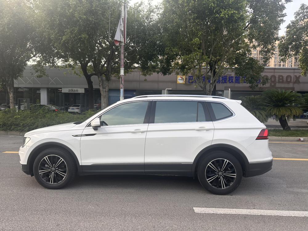 Volkswagen Tiguan L