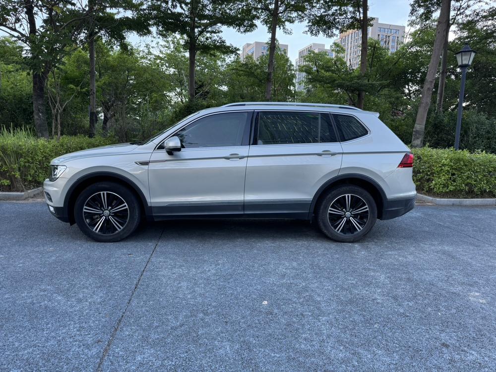 Volkswagen Tiguan L