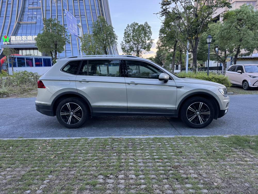Volkswagen Tiguan L