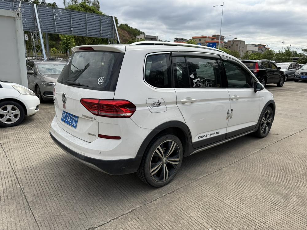 Volkswagen Touran L