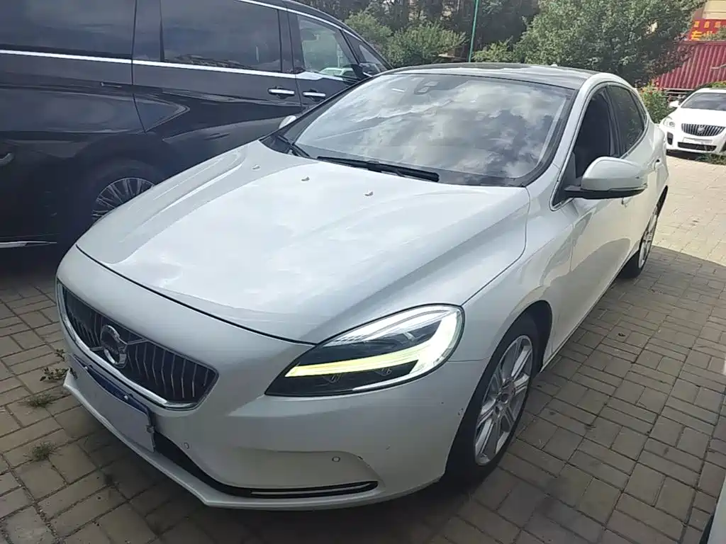 Volvo V40