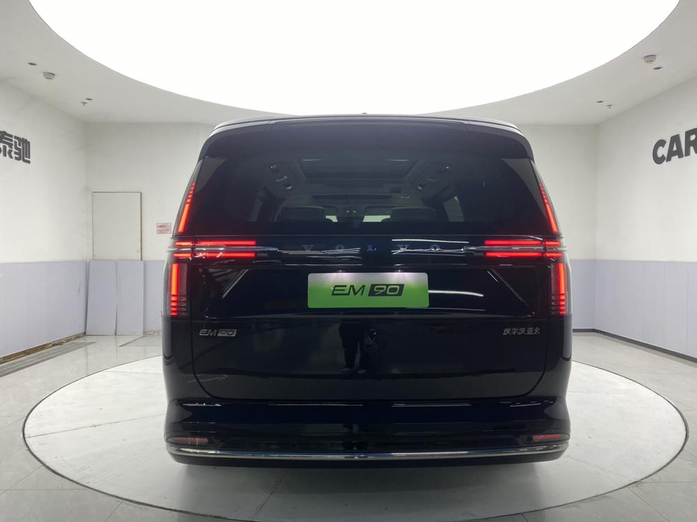 Volvo Volvo EM90