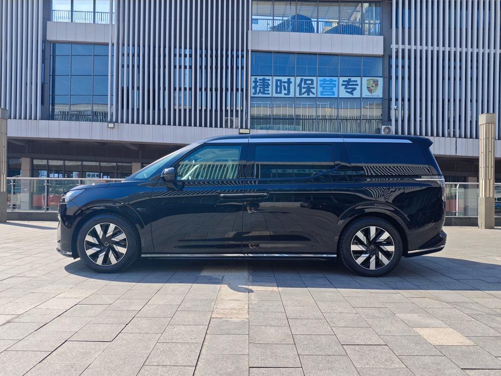 Volvo Volvo EM90