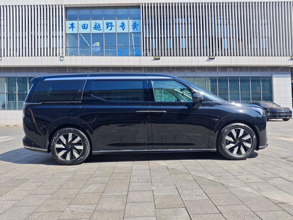 Volvo Volvo EM90