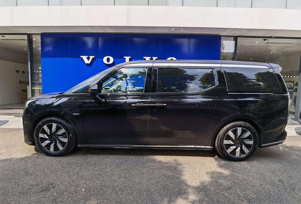 Volvo Volvo EM90