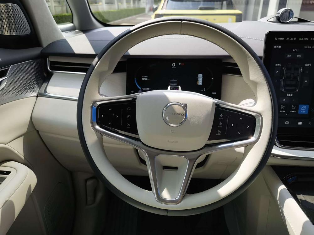Volvo Volvo EM90