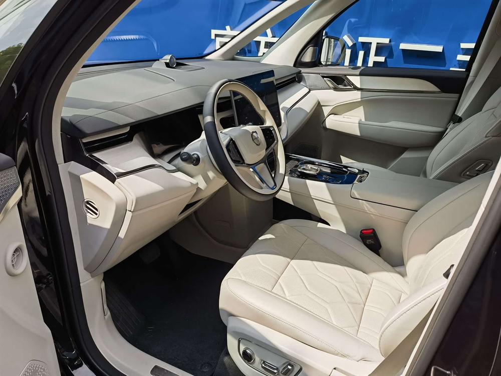 Volvo Volvo EM90