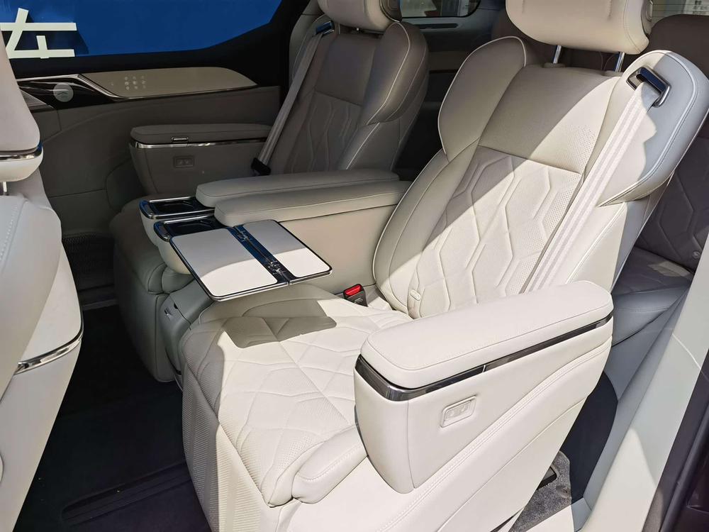 Volvo Volvo EM90