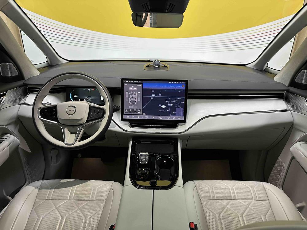 Volvo Volvo EM90