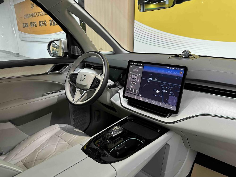 Volvo Volvo EM90