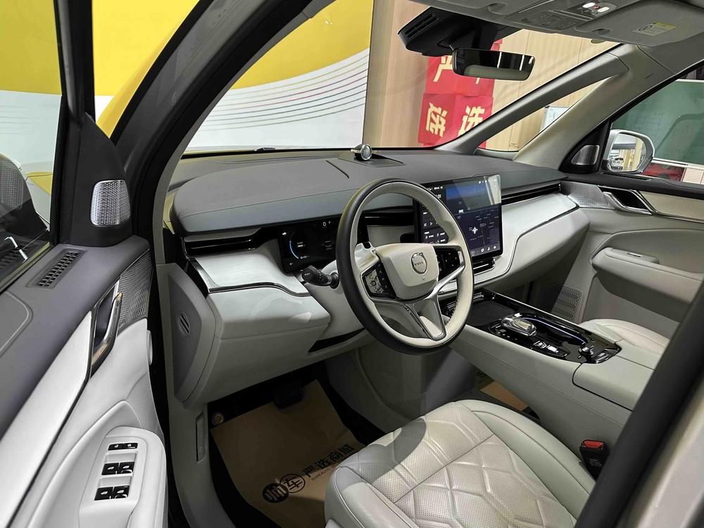 Volvo Volvo EM90