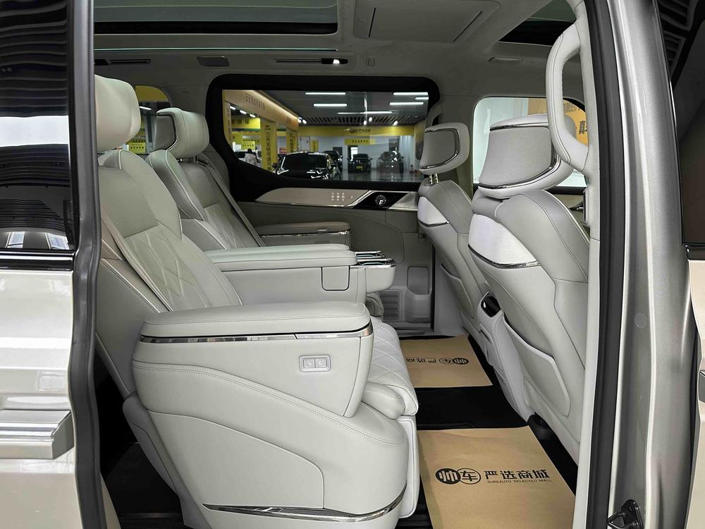 Volvo Volvo EM90