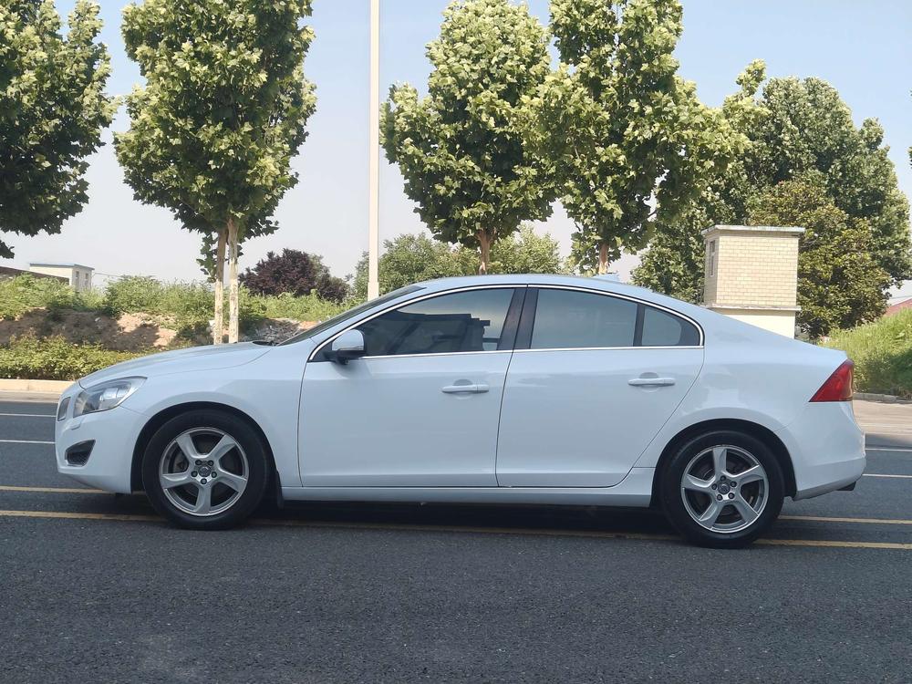 Volvo Volvo S60 (Import)