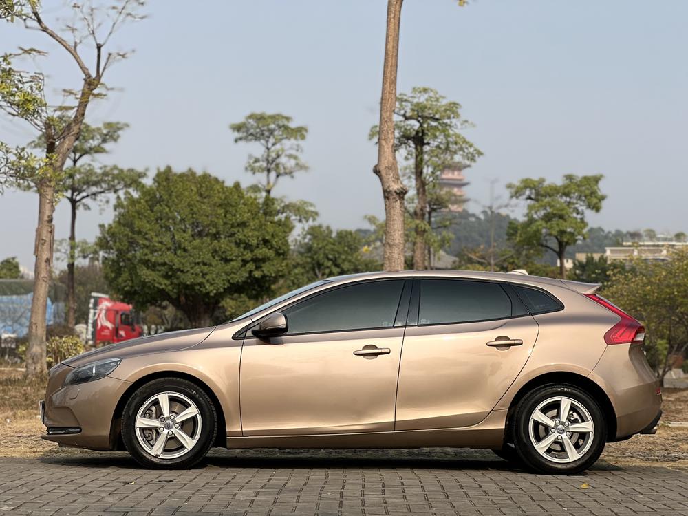 Volvo Volvo V40