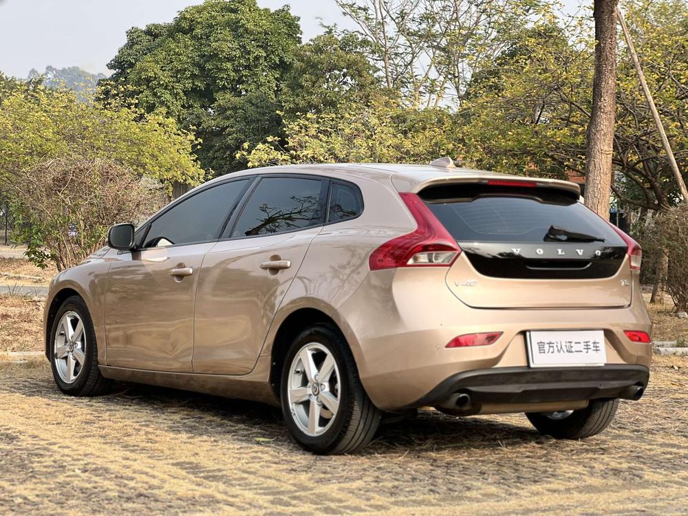Volvo Volvo V40