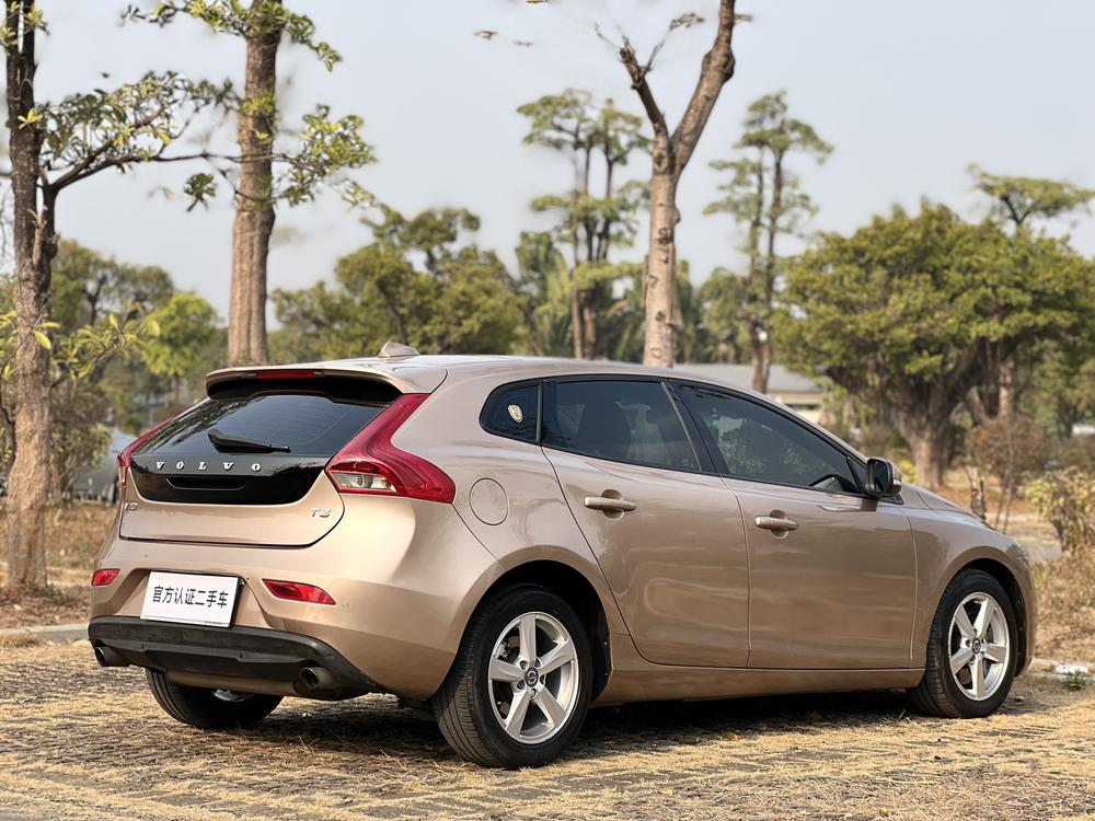 Volvo Volvo V40