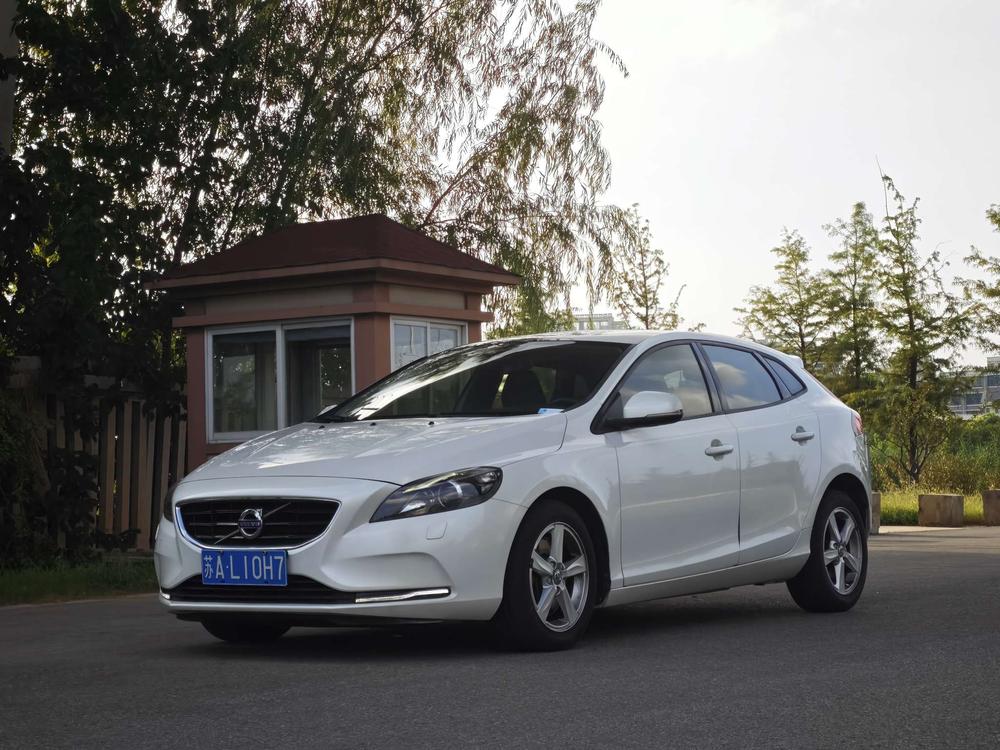 Volvo Volvo V40