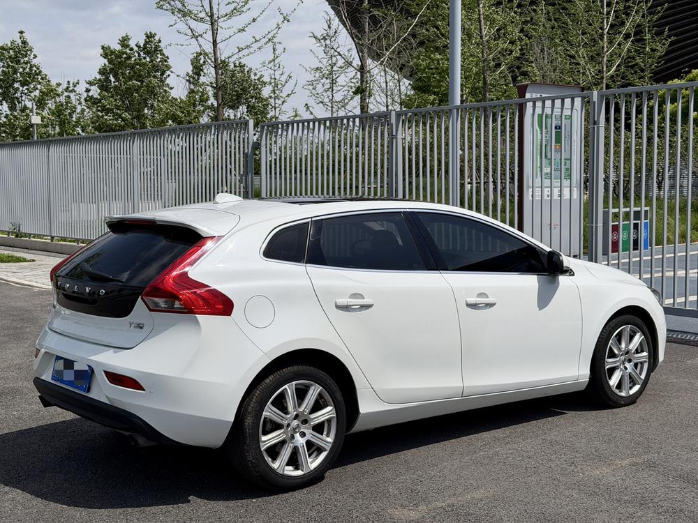 Volvo Volvo V40