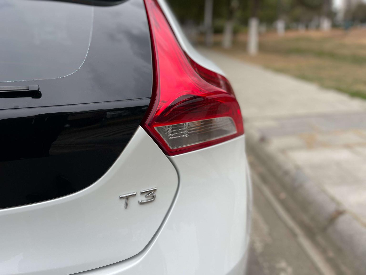 Volvo Volvo V40