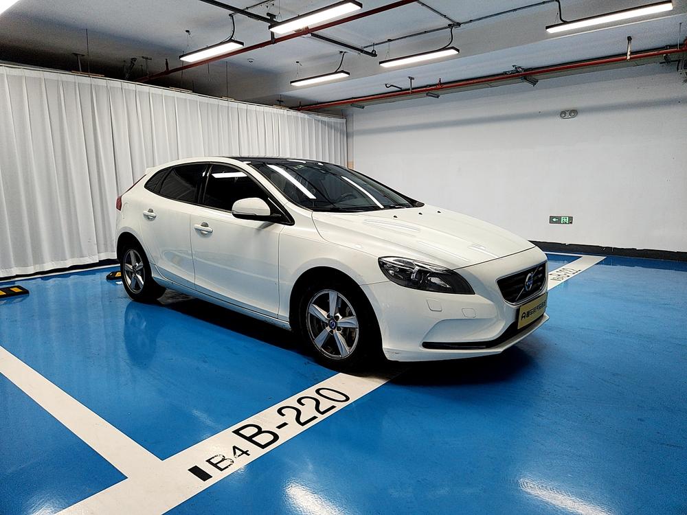 Volvo Volvo V40