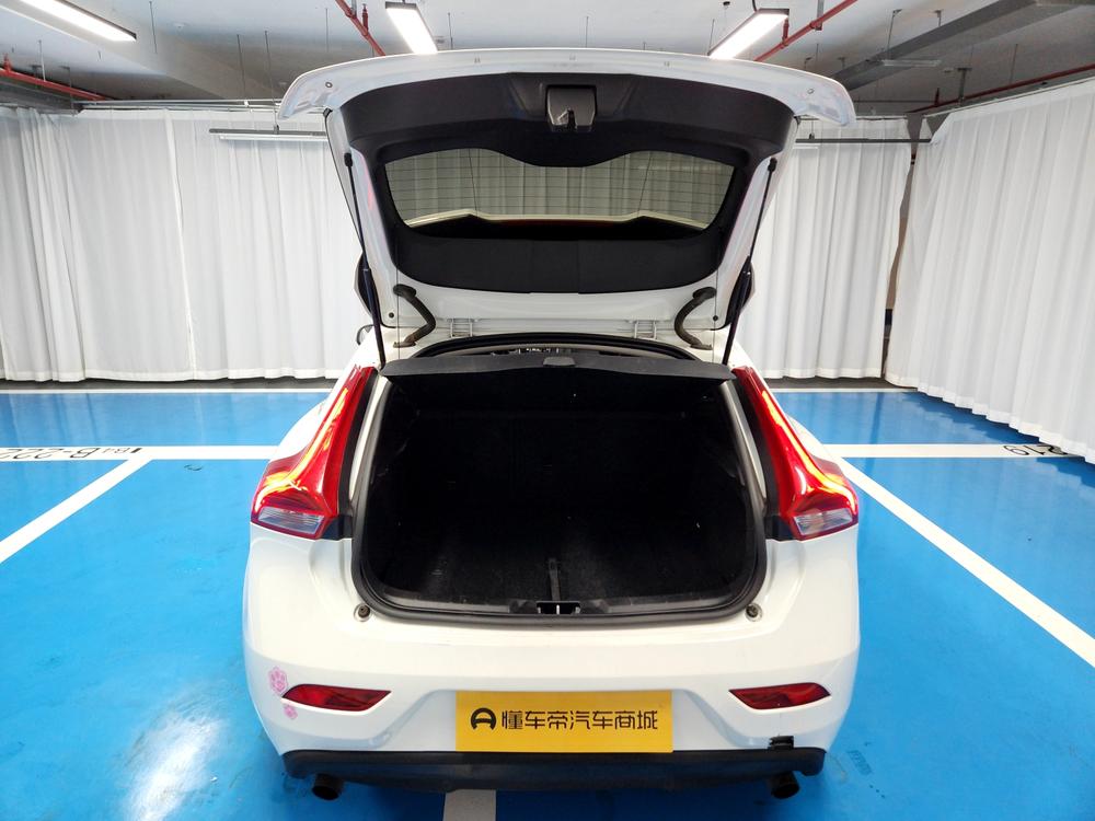 Volvo Volvo V40