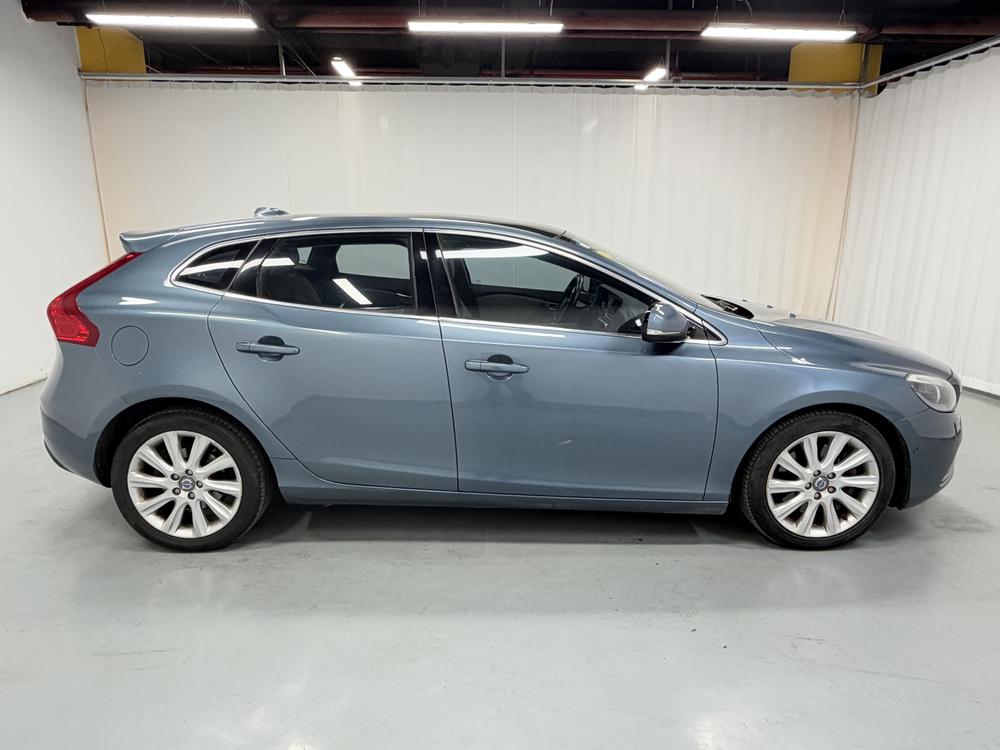 Volvo Volvo V40