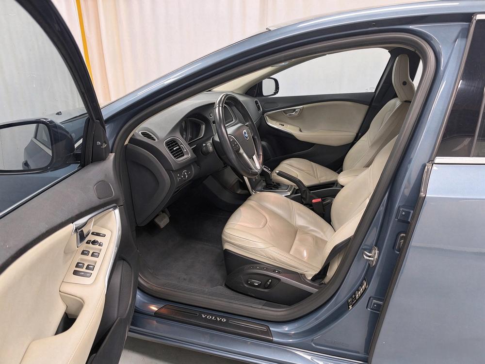 Volvo Volvo V40
