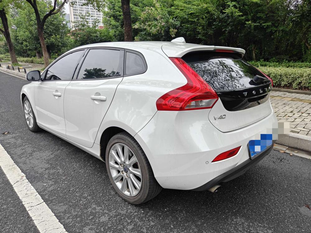 Volvo Volvo V40