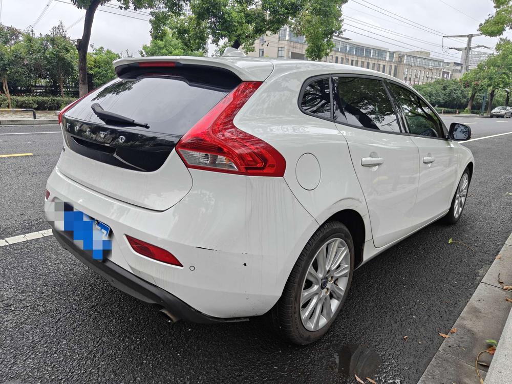 Volvo Volvo V40