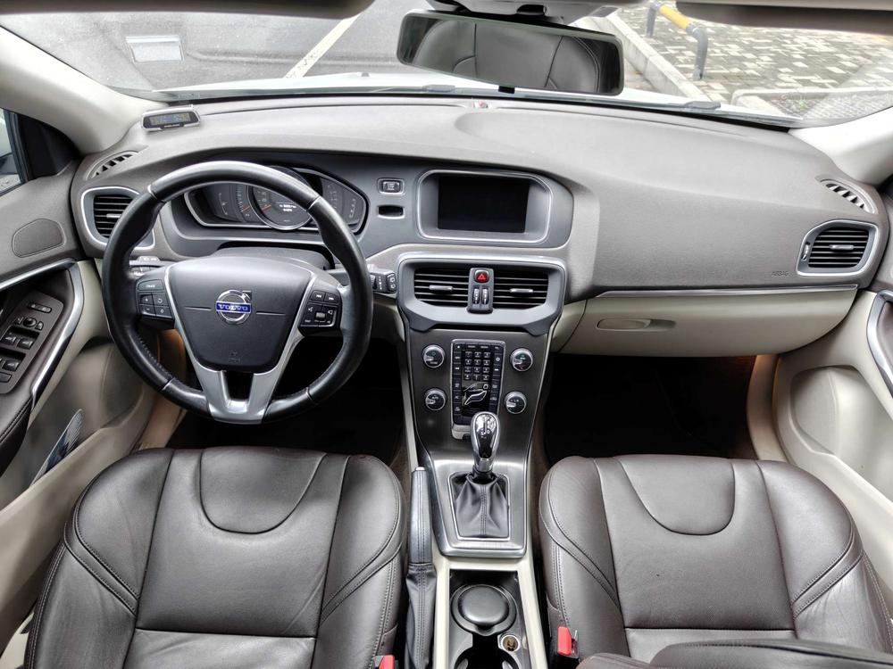 Volvo Volvo V40