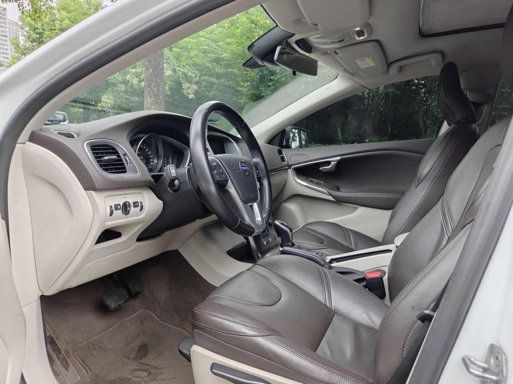 Volvo Volvo V40