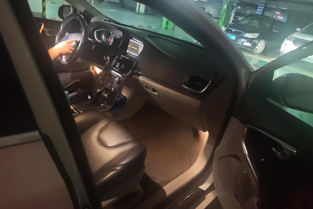 Volvo Volvo V40
