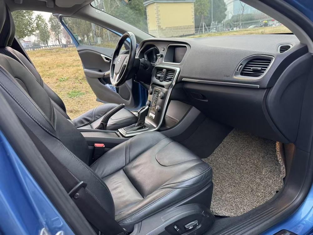Volvo Volvo V40