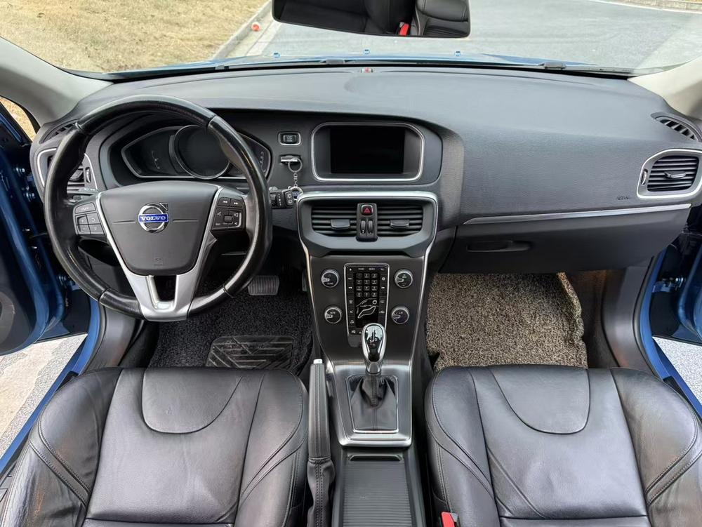 Volvo Volvo V40