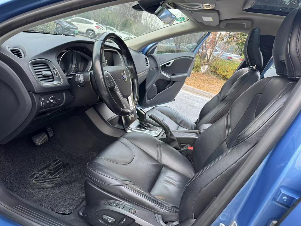 Volvo Volvo V40