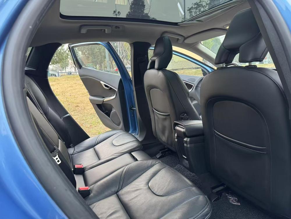 Volvo Volvo V40