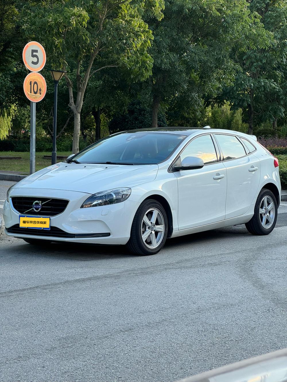 Volvo Volvo V40