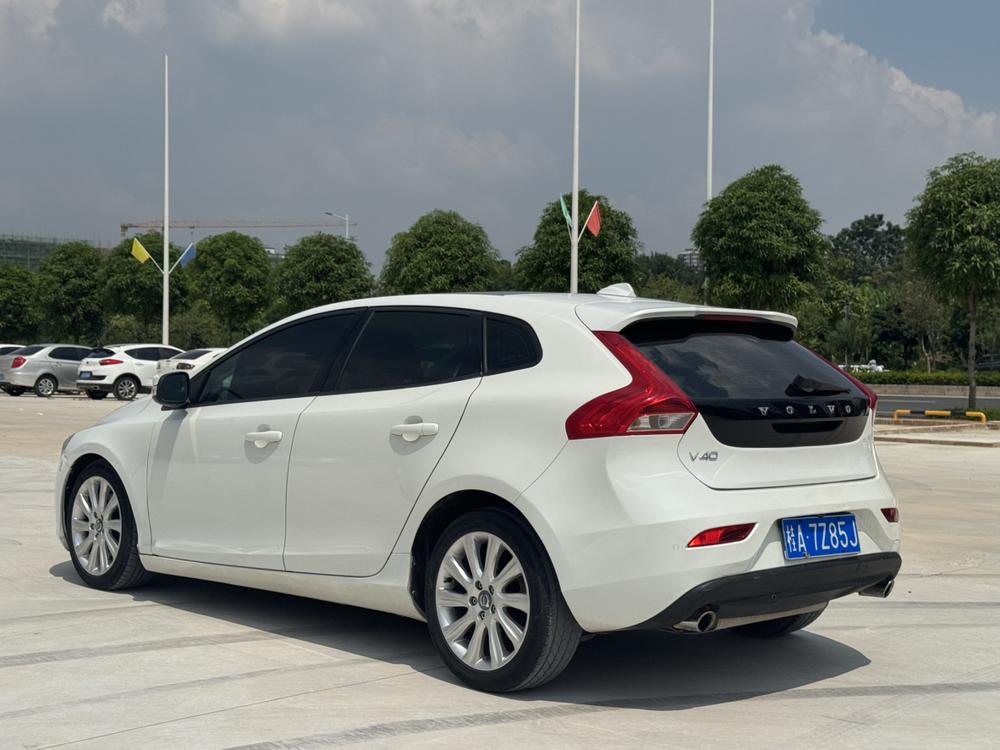 Volvo Volvo V40