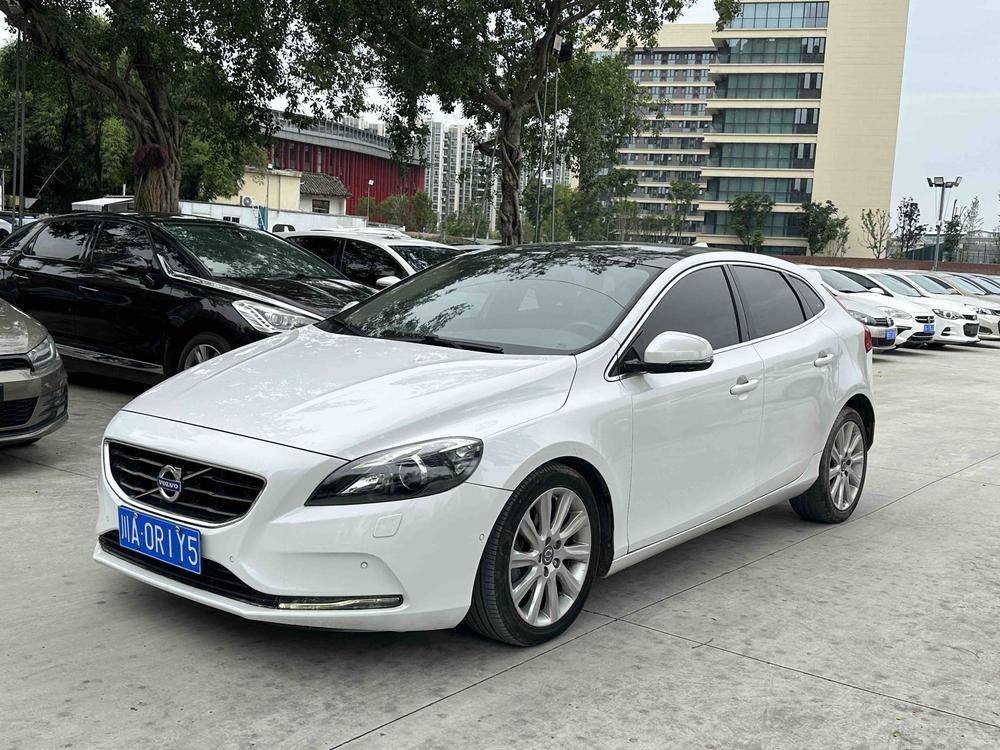 Volvo Volvo V40