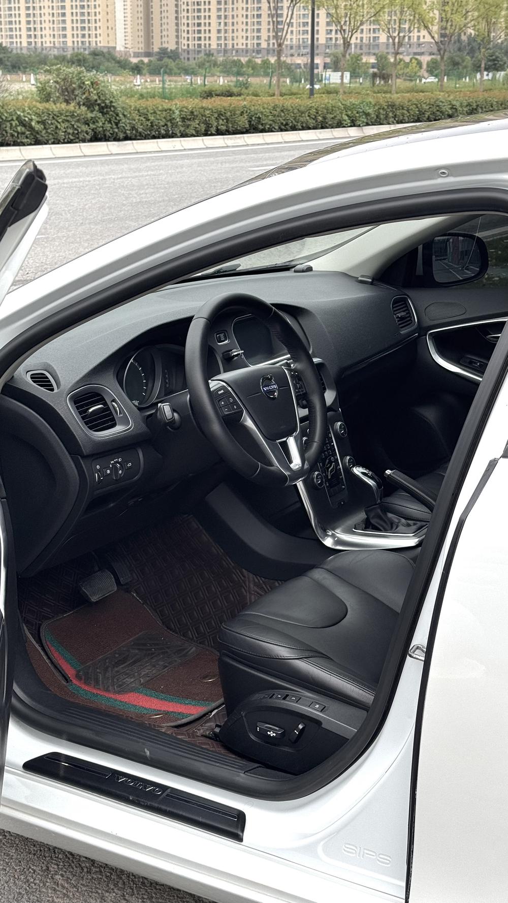 Volvo Volvo V40