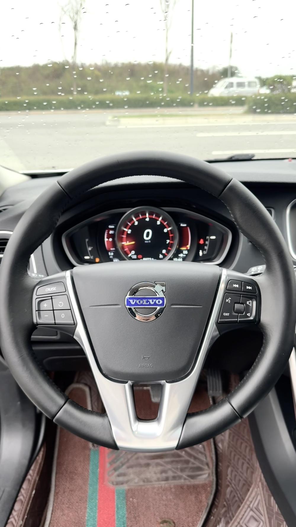 Volvo Volvo V40
