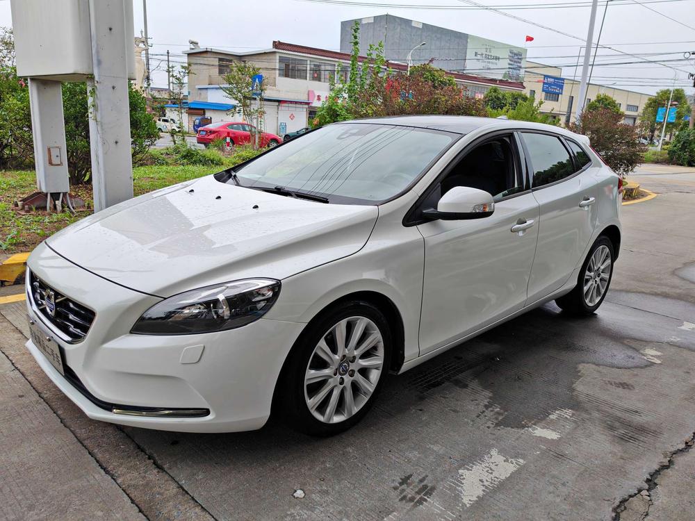 Volvo Volvo V40