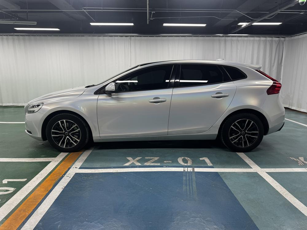Volvo Volvo V40
