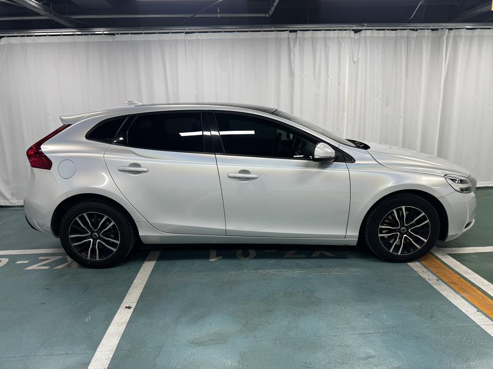 Volvo Volvo V40