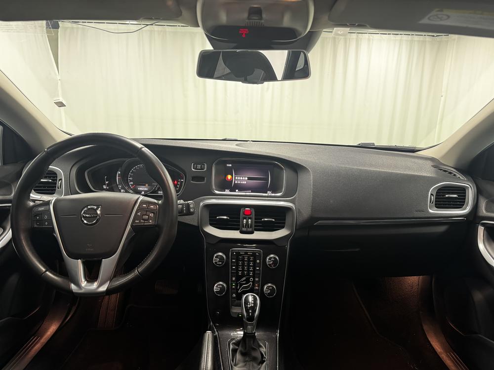 Volvo Volvo V40