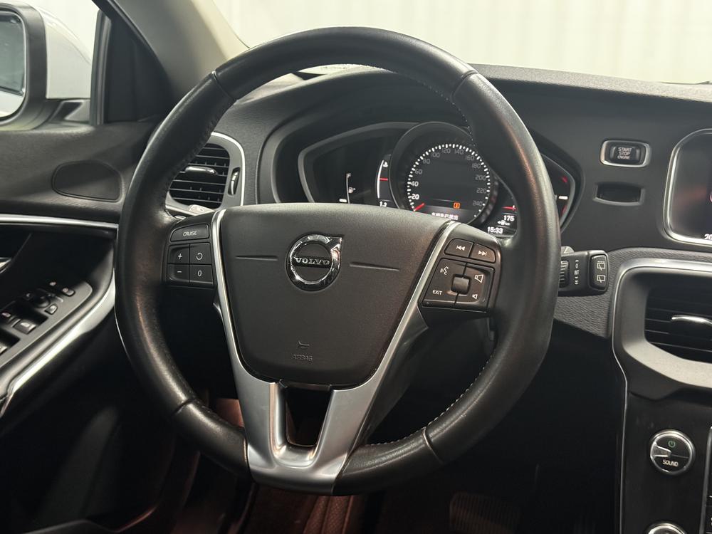 Volvo Volvo V40